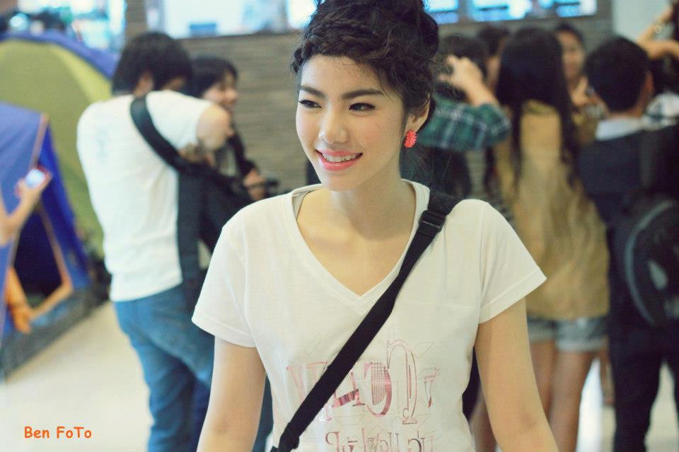 เฟรม The Star 8 สาวน้อว ขาววิ๊ง