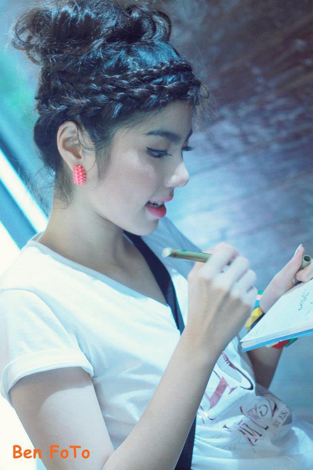 เฟรม The Star 8 สาวน้อว ขาววิ๊ง