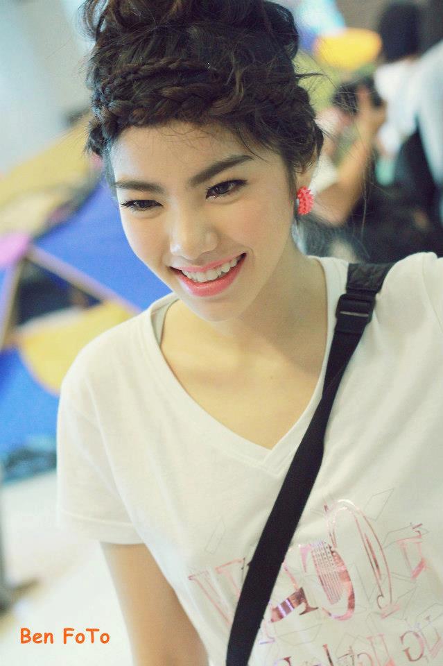 เฟรม The Star 8 สาวน้อว ขาววิ๊ง