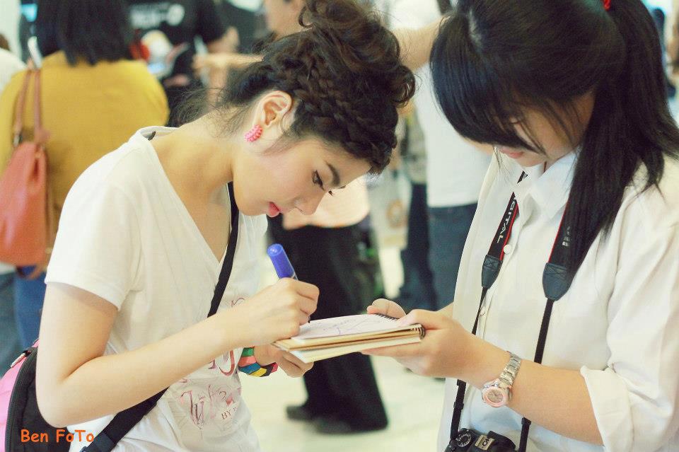 เฟรม The Star 8 สาวน้อว ขาววิ๊ง