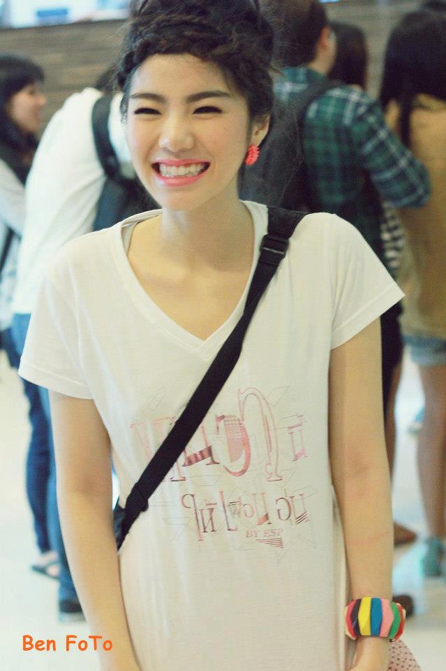 เฟรม The Star 8 สาวน้อว ขาววิ๊ง
