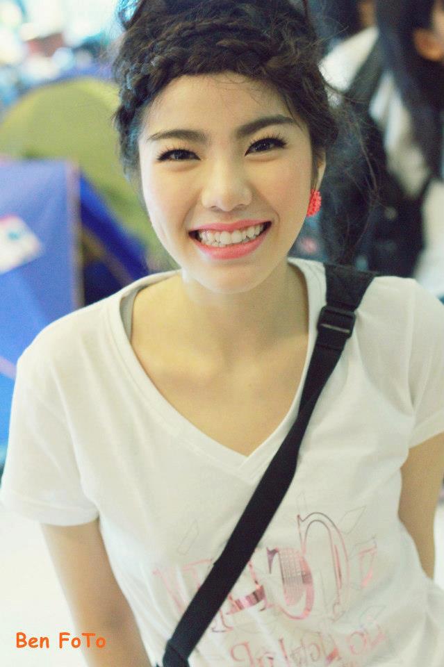 เฟรม The Star 8 สาวน้อว ขาววิ๊ง