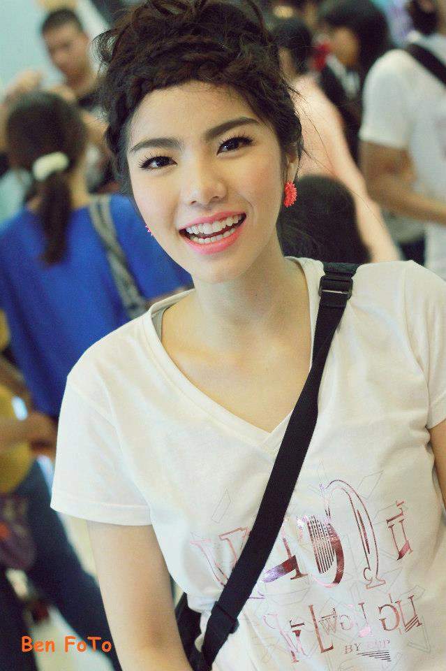 เฟรม The Star 8 สาวน้อว ขาววิ๊ง