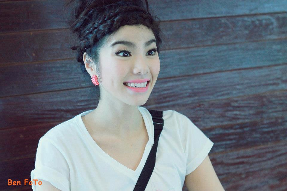 เฟรม The Star 8 สาวน้อว ขาววิ๊ง