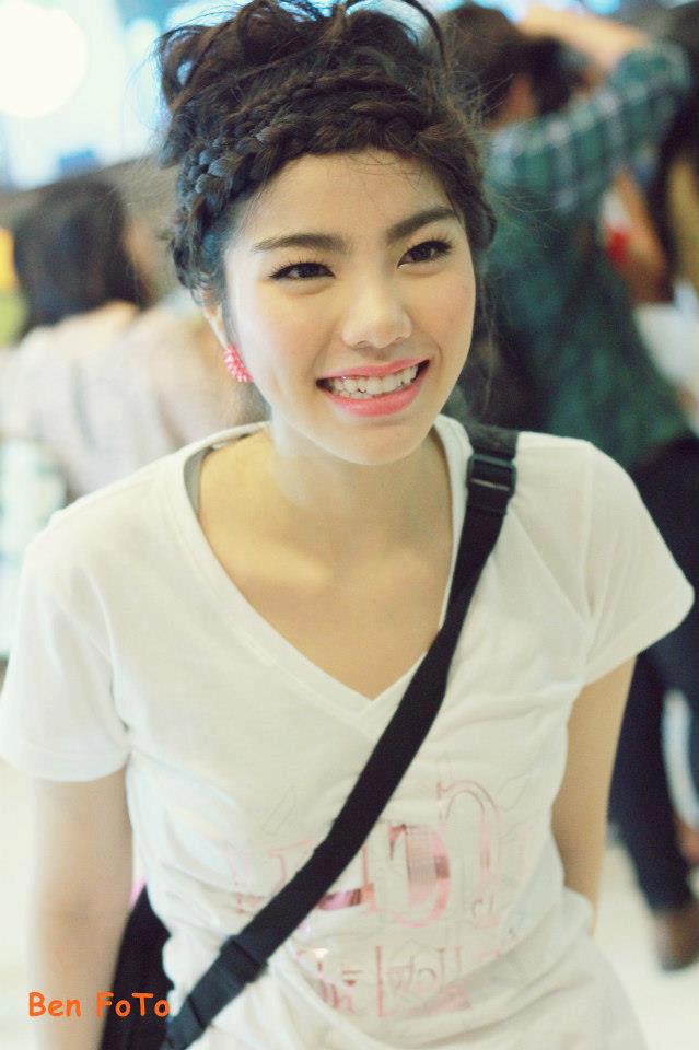 เฟรม The Star 8 สาวน้อว ขาววิ๊ง