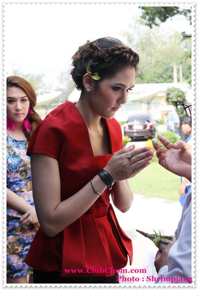ชมพู่ อารยา บวงสรวงละคร "คุณสามี(กำมะลอ)ที่รัก"