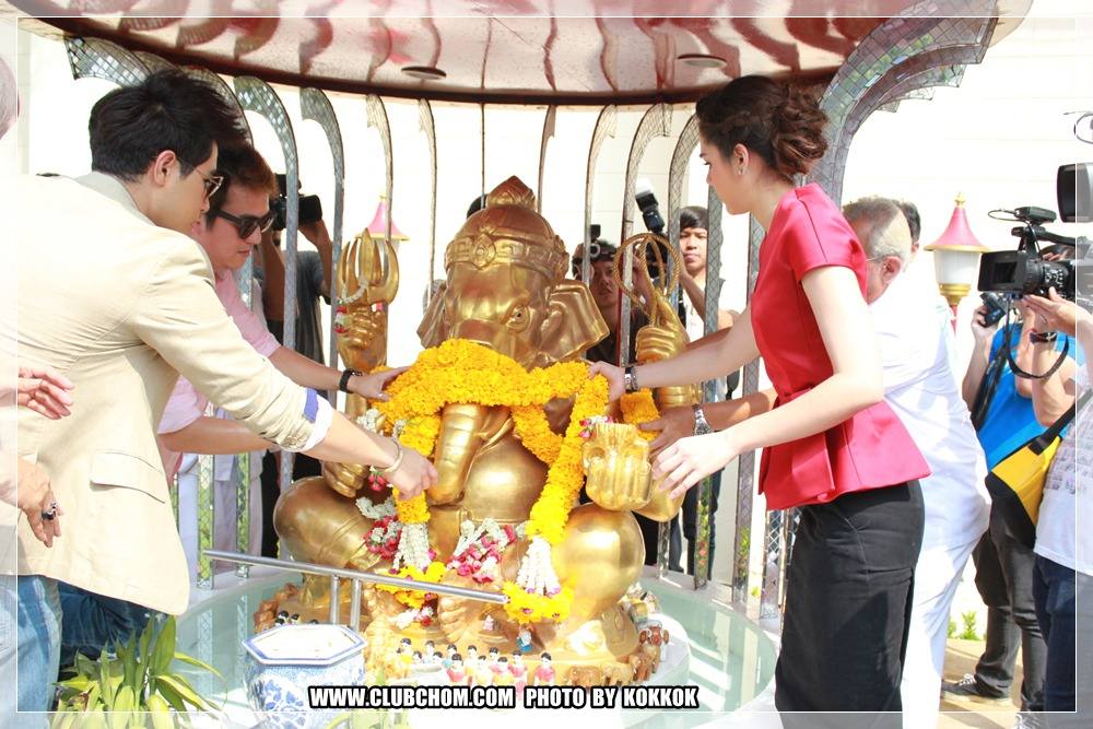 ชมพู่ อารยา บวงสรวงละคร "คุณสามี(กำมะลอ)ที่รัก"