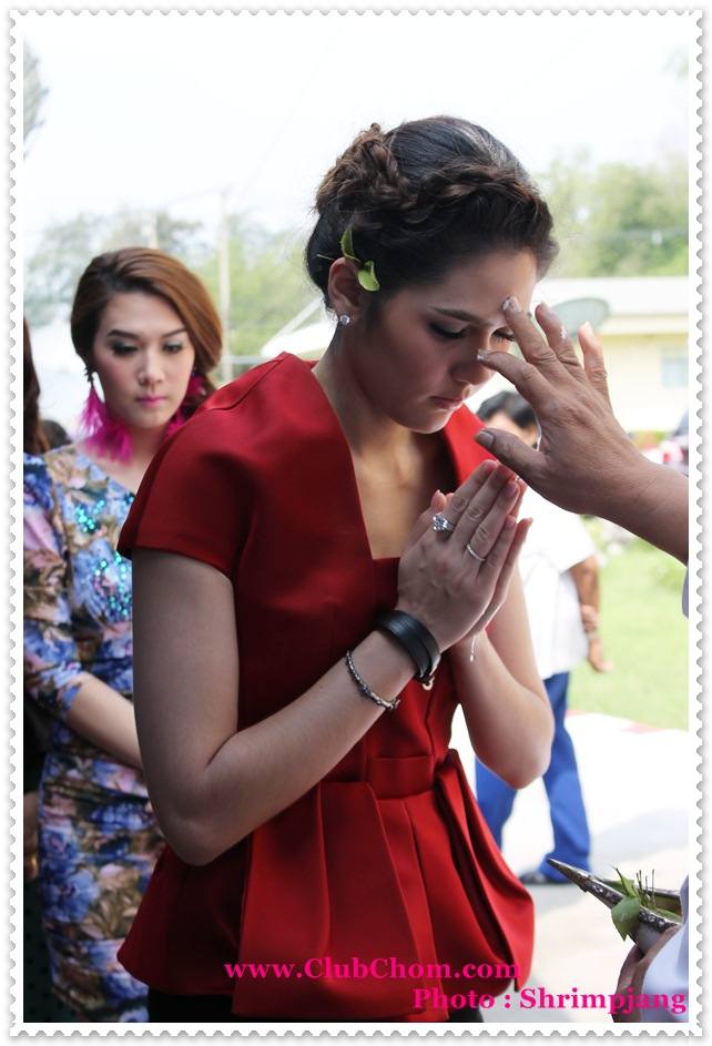 ชมพู่ อารยา บวงสรวงละคร "คุณสามี(กำมะลอ)ที่รัก"