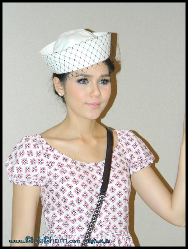 ชมพู่ อารยา  ในชุดสุดหวานน่ารัก