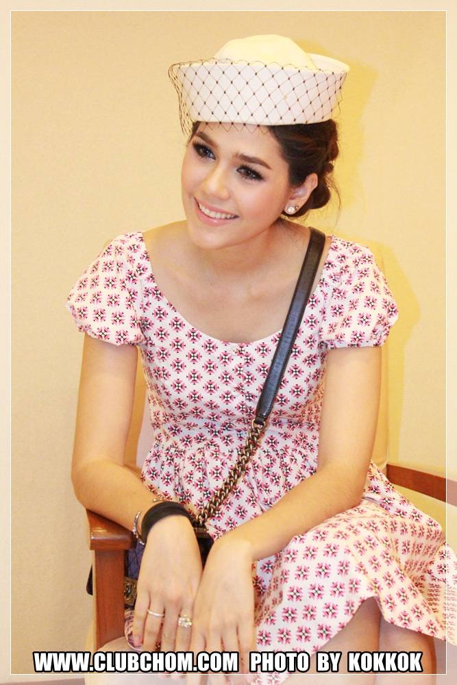 ชมพู่ อารยา  ในชุดสุดหวานน่ารัก