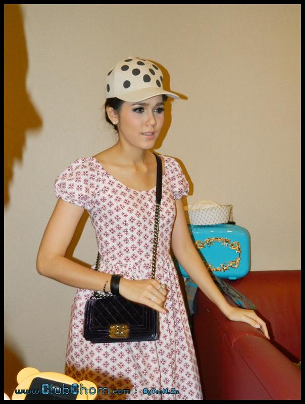 ชมพู่ อารยา  ในชุดสุดหวานน่ารัก