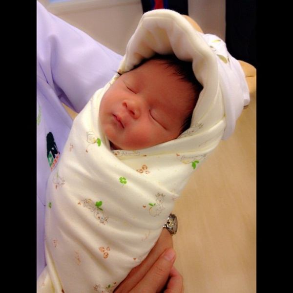 น่ารักจัง! น้องโปรด ลูกชายเป้ย-ป๊อป โตขึ้นท่าจะหล่อนะเนี่ย