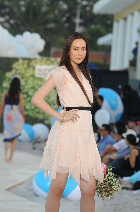 นุช นีรนาท นางแบบลูกครึ่งที่สวยเด่นที่สุดก็ว่าได้ มาชมภาพกันเลย