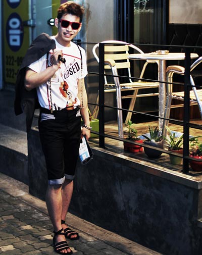 แฟชั่น สายเอี๊ยม ลุคสุดแนว สำหรับ หนุ่มๆ