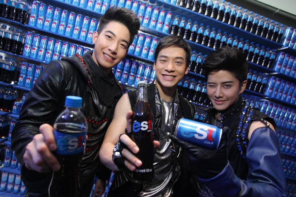พรีเซนเตอร์ est cola