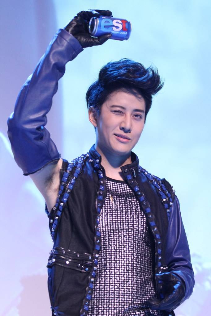 พรีเซนเตอร์ est cola