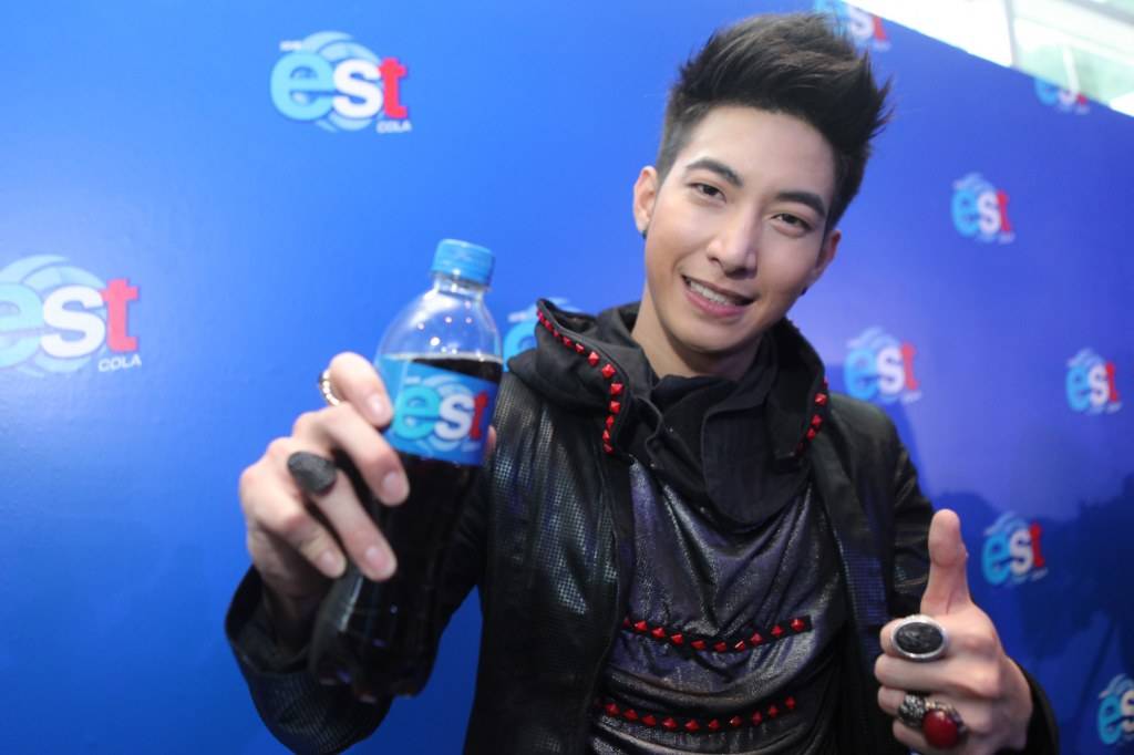 พรีเซนเตอร์ est cola