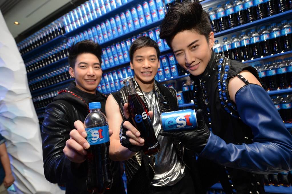 พรีเซนเตอร์ est cola