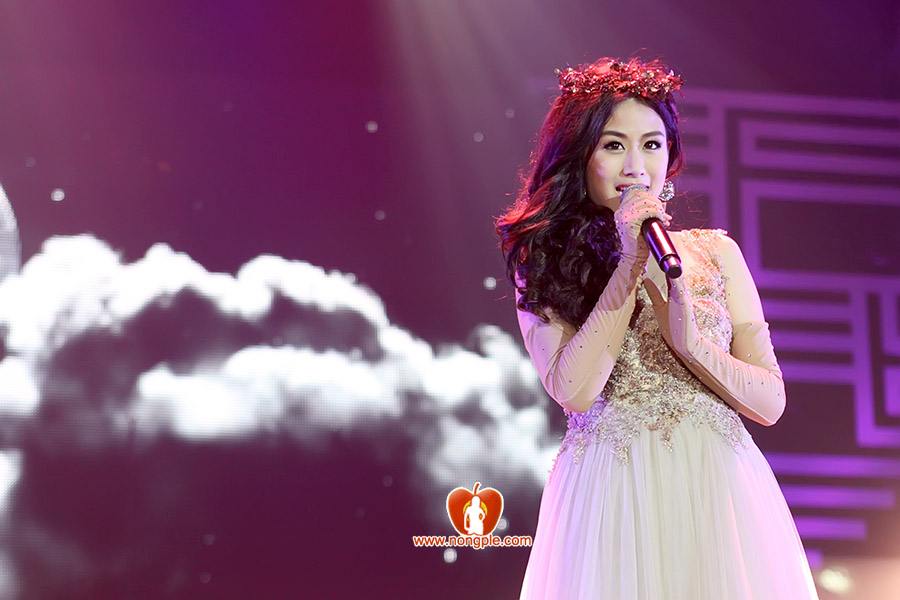 เฟย์ ฟาง สุดสง่าบนเวที