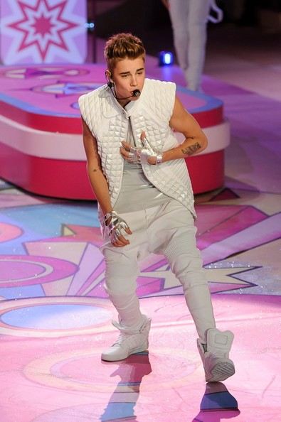 justin bieber The 2012 Victoria's Secret Fashion Show