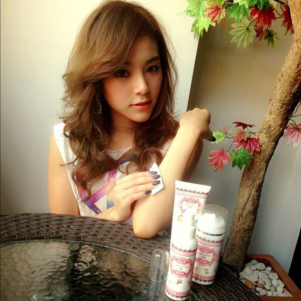 รู้สึกว่า " กัสจัง "  จะผอมลงแล้วสวยขึ้นนะ