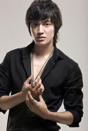 9. ลี มิน โฮ นักแสดงหนุ่มชาวเกาหลีใต้