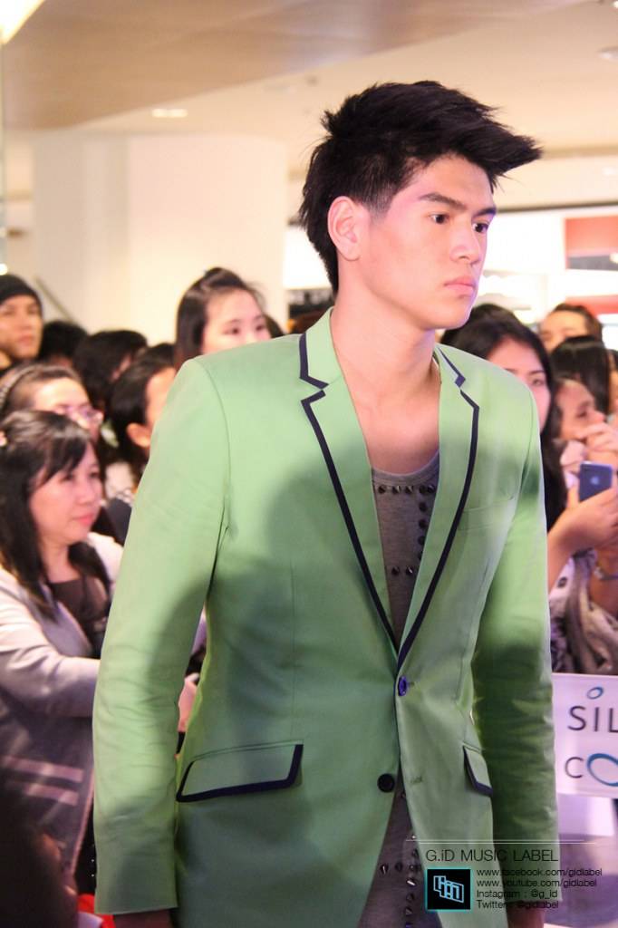 [G-Junior] หนุ่มคอปเตอร์เดินแบบในงาน Silom Complex Grand Opening