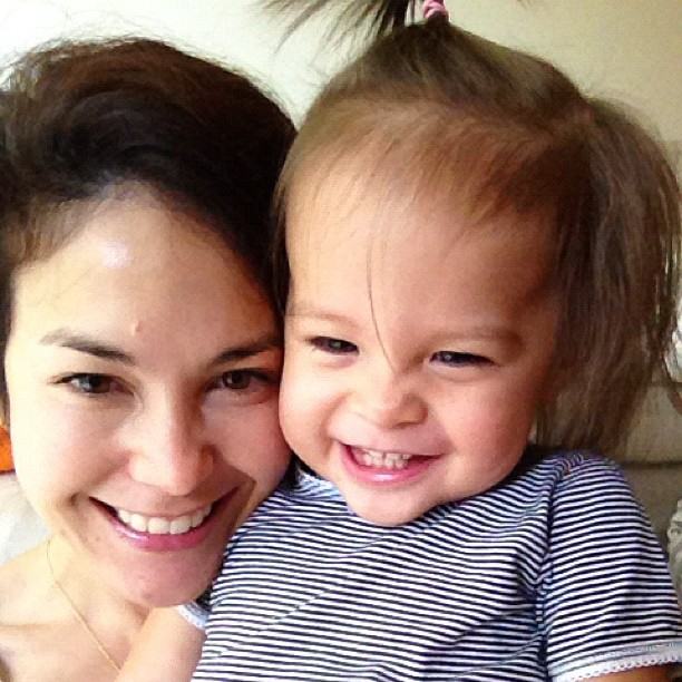 พอลล่ากับธัญญ่า  คุณแม่ยิ้มสวย ><