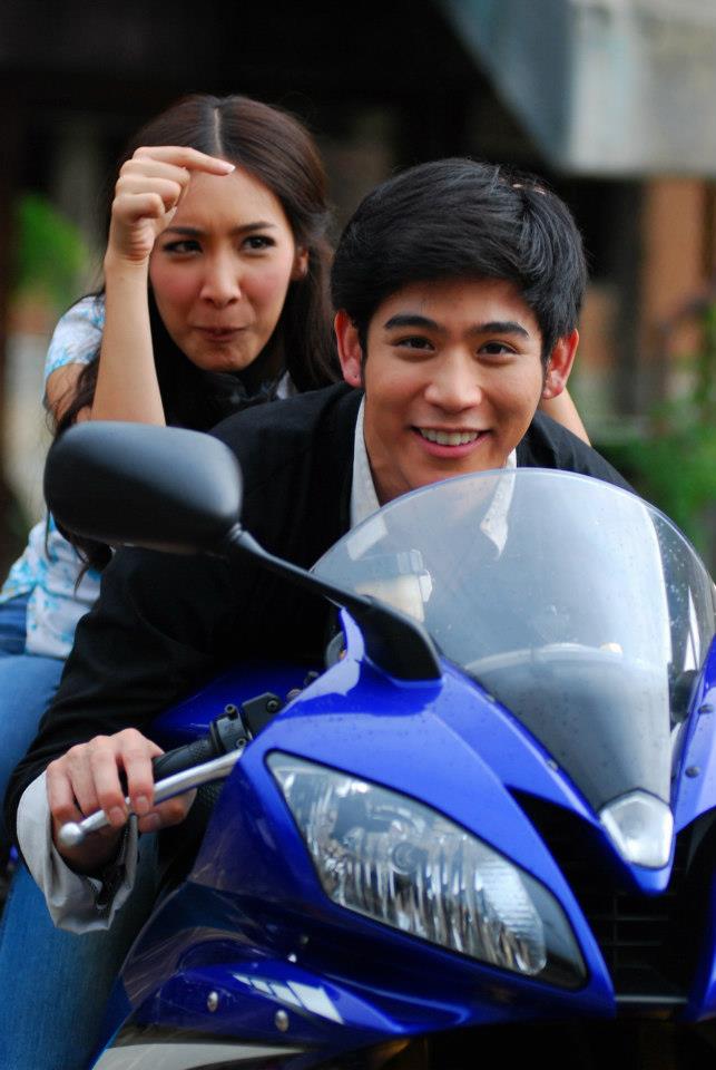 เบื้องหลัง หยกเลือดมังกร ฉาก หยกแข่งมอเตอร์ไซด์กับพวกแว๊นซ์  (พอร์ช-มิน) คืนนี้แล้ว