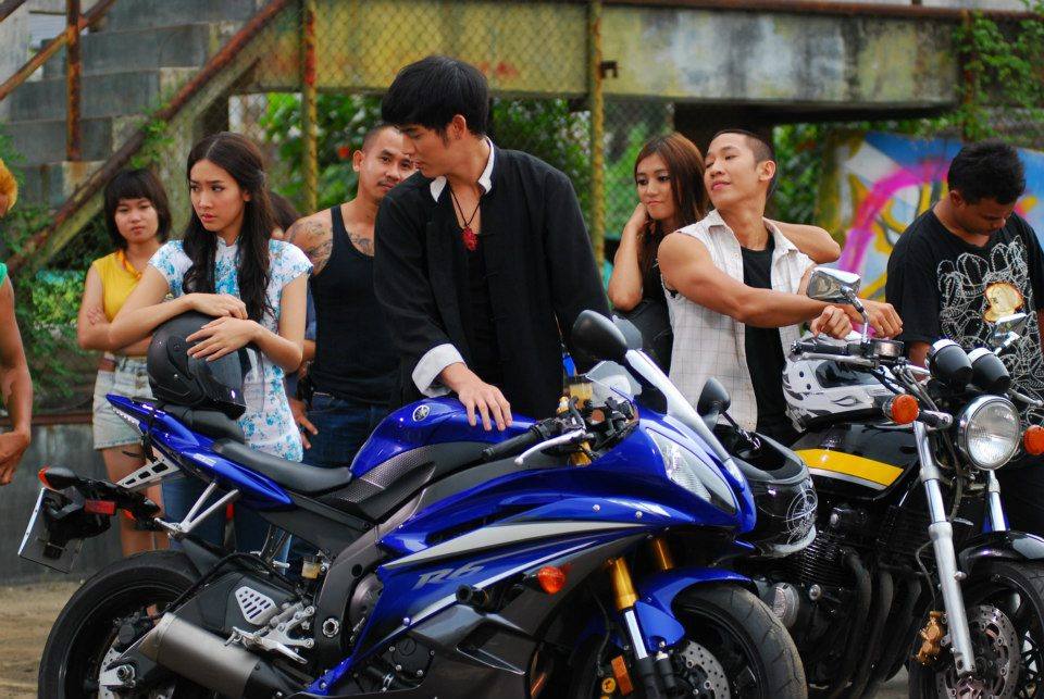 เบื้องหลัง หยกเลือดมังกร ฉาก หยกแข่งมอเตอร์ไซด์กับพวกแว๊นซ์  (พอร์ช-มิน) คืนนี้แล้ว