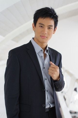 แบงค์ อาทิตย์ ตั้งวิบูลย์พาณิชย์ หมอบี สุดหล่อ จาก แรงเงา