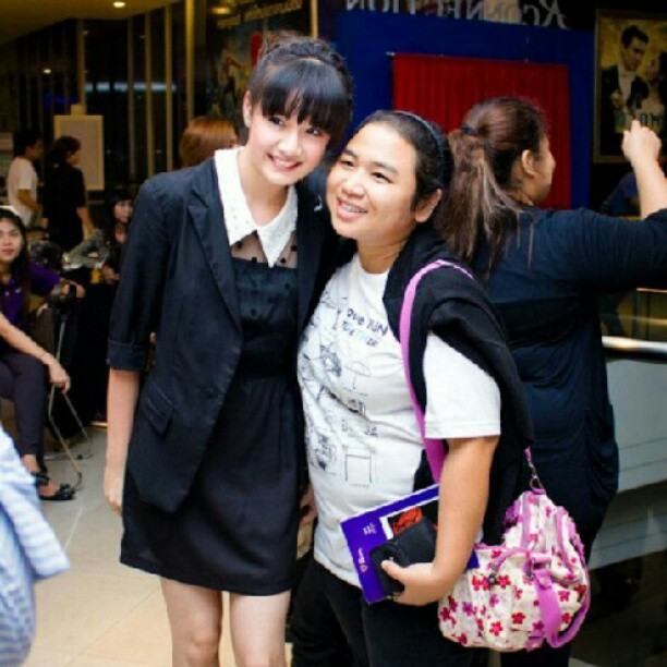 พลอย ธนิดา หรือ ออม ลูกพี่ลูกน้อง