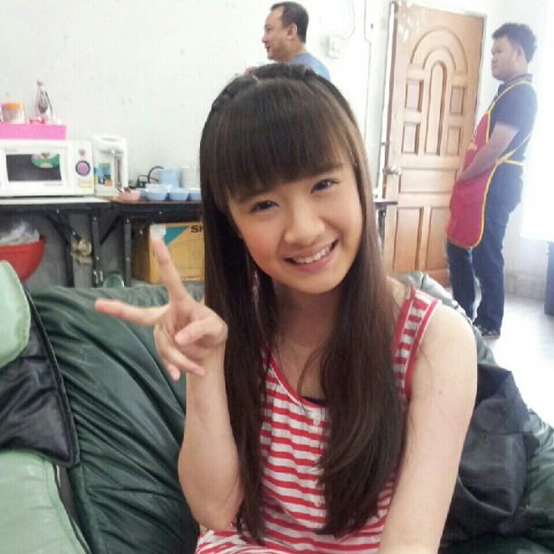 พลอย ธนิดา หรือ ออม ลูกพี่ลูกน้อง