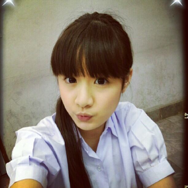 พลอย ธนิดา หรือ ออม ลูกพี่ลูกน้อง