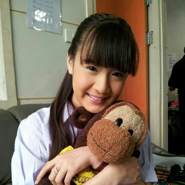 พลอย ธนิดา หรือ ออม ลูกพี่ลูกน้อง