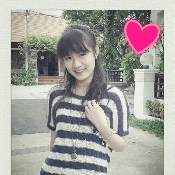 พลอย ธนิดา หรือ ออม ลูกพี่ลูกน้อง