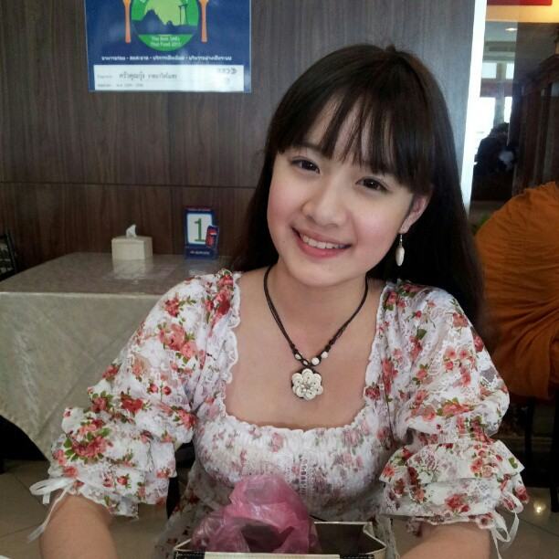 พลอย ธนิดา หรือ ออม ลูกพี่ลูกน้อง