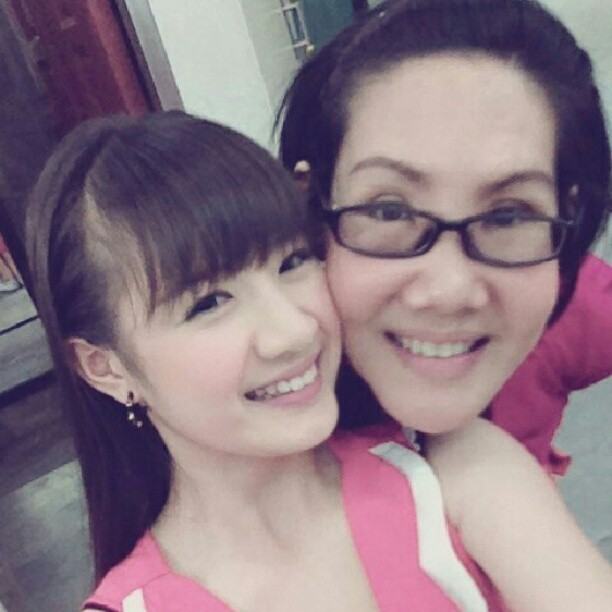 พลอย ธนิดา หรือ ออม ลูกพี่ลูกน้อง
