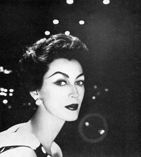 Dovima !! นางแบบโมเดลสุดเริดเเห่งยุค 50s