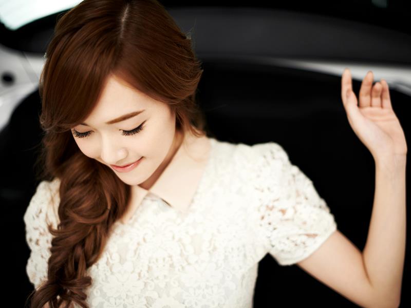 'เจสสิก้า จอง' กับแฟชั่นสวยๆคู่รถคันหรู