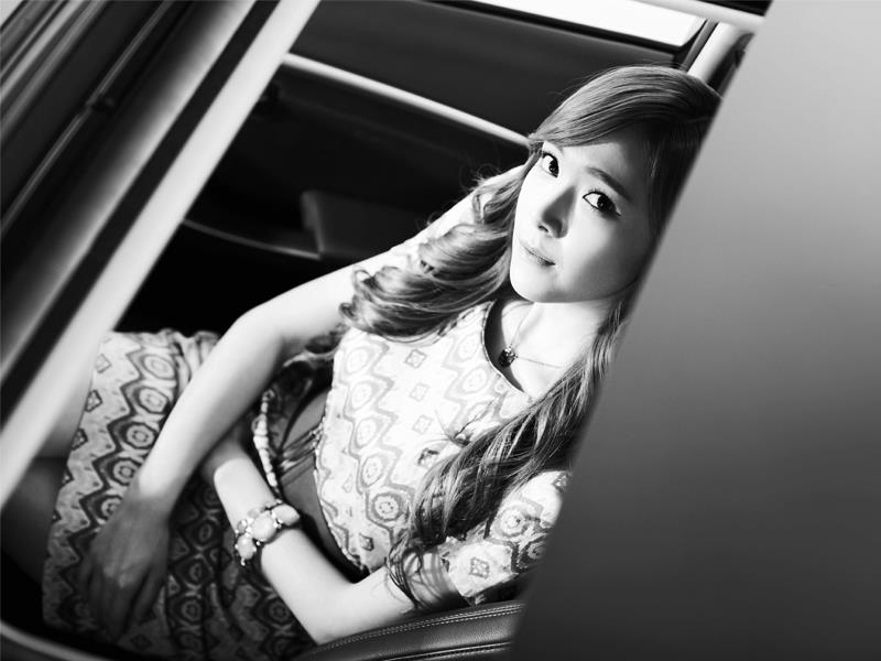 'เจสสิก้า จอง' กับแฟชั่นสวยๆคู่รถคันหรู