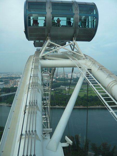 Singapore Flyer ชิงช้าสวรรค์ที่ใหญ่ที่สุดในโลก ในขณะนี้