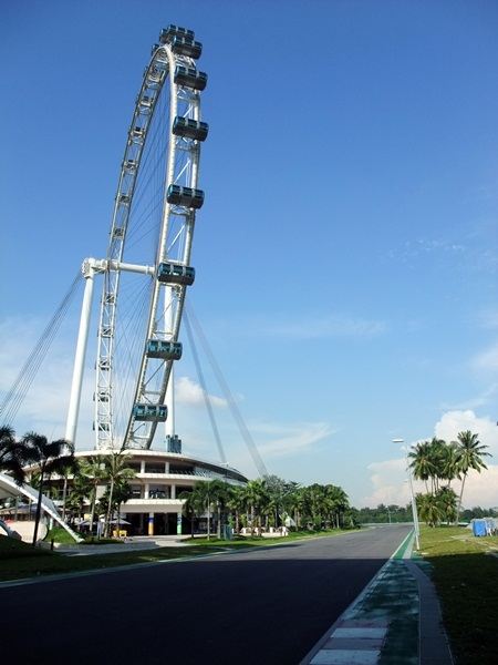 Singapore Flyer ชิงช้าสวรรค์ที่ใหญ่ที่สุดในโลก ในขณะนี้