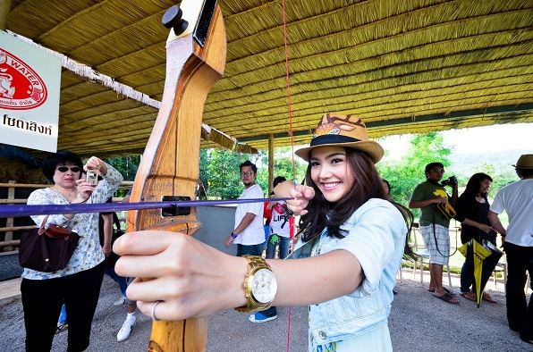 “หนึ่ง ETC” ควง “จอย ชลธิชา” พาทัวร์ชมบรรยากาศสุดโรแมนติก ณ “The Scenery Vintage Farm”