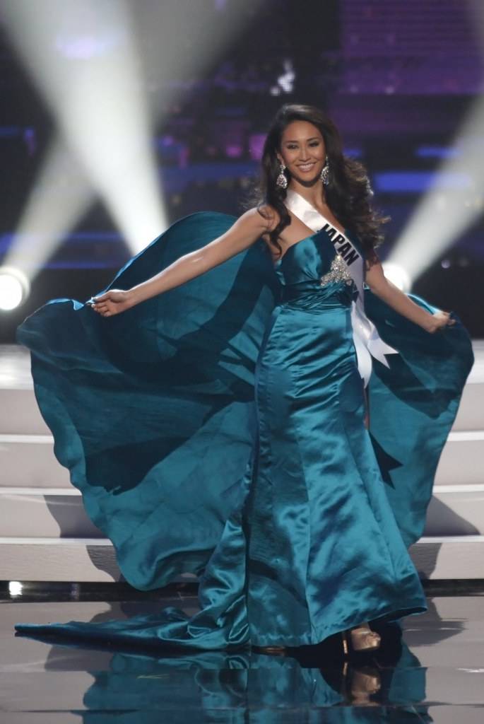 ใครสวิงราตรีไดเริ่ดที่สุดใน Miss Universe Evening Gown