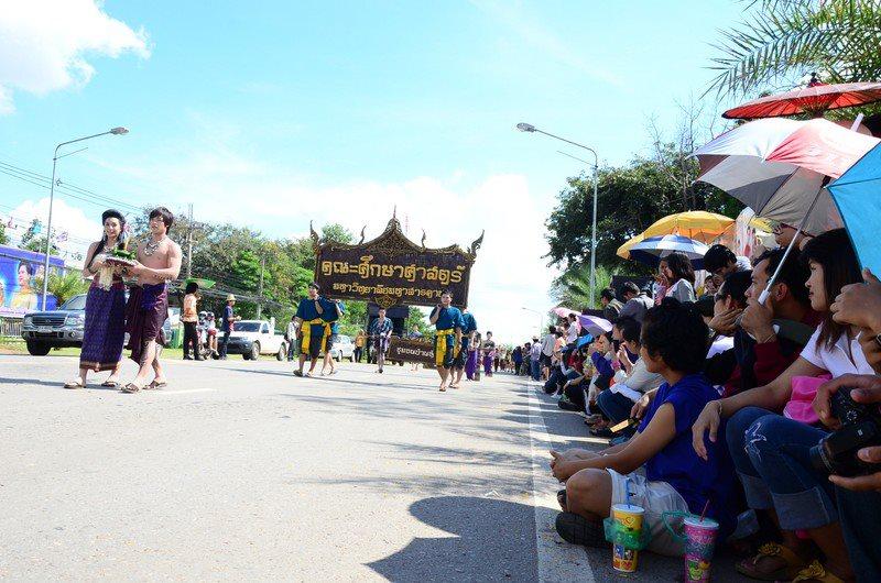 ขบวนแห่งานลอยกระทง มมส 2555 และการประกวด นารีศรีโรจนากร