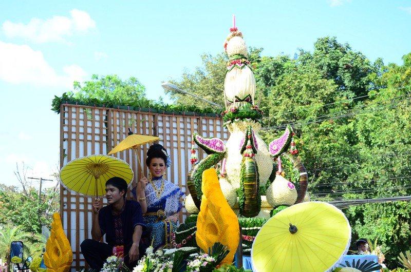 ขบวนแห่งานลอยกระทง มมส 2555 และการประกวด นารีศรีโรจนากร