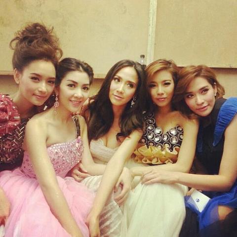 พลอย โต้ อิจฉาชุดออกงาน อั้ม ปิดปากเงียบ เรื่อง ไฮโซเดช