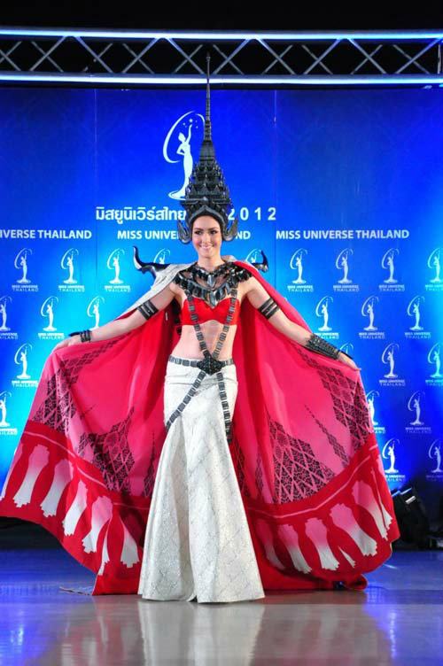 ชุดประจำชาติปี 2012 ใครเจ๋งกว่ากัน....มาลองดู
