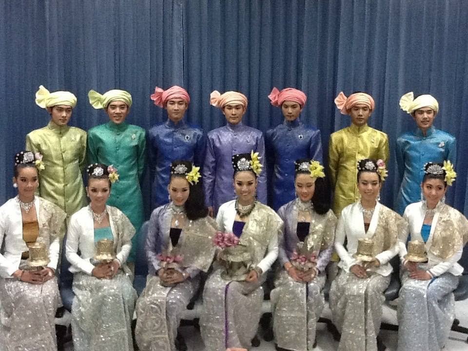 ชุดจริงสวยมากค่ะ เล่นไฟสุดๆ